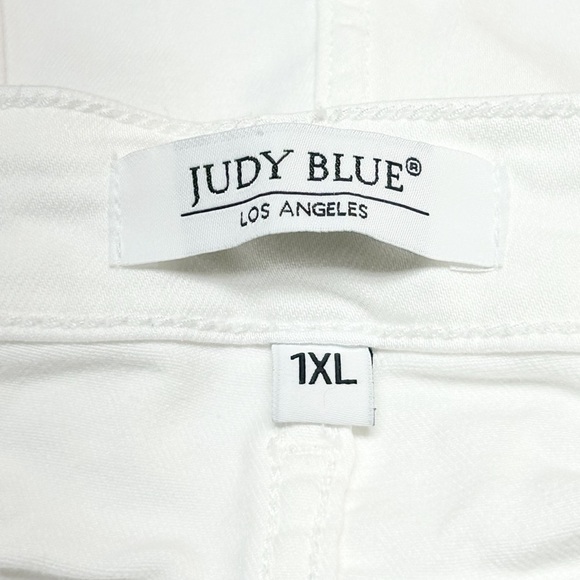 Judy Blue White Hi-Rise Distressed Denim Shorts Size 1X - Picture 4 of 7